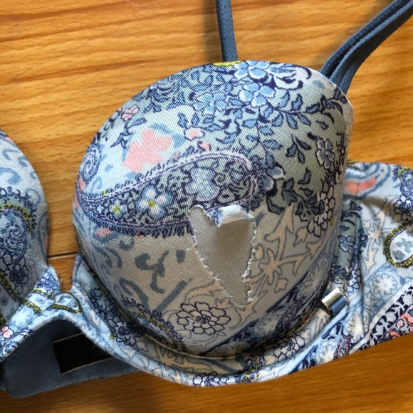 victoria’s secret very sexy push-up bras - Picture 2 of 2